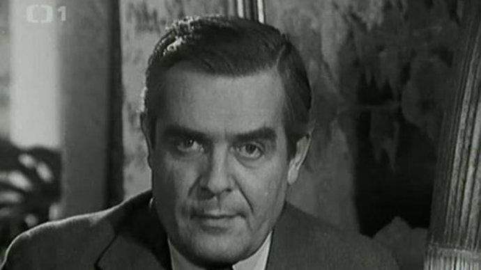  Již během studií spolupracoval s Československým rozhlasem, poté získal angažmá v Divadle na Vinohradech.