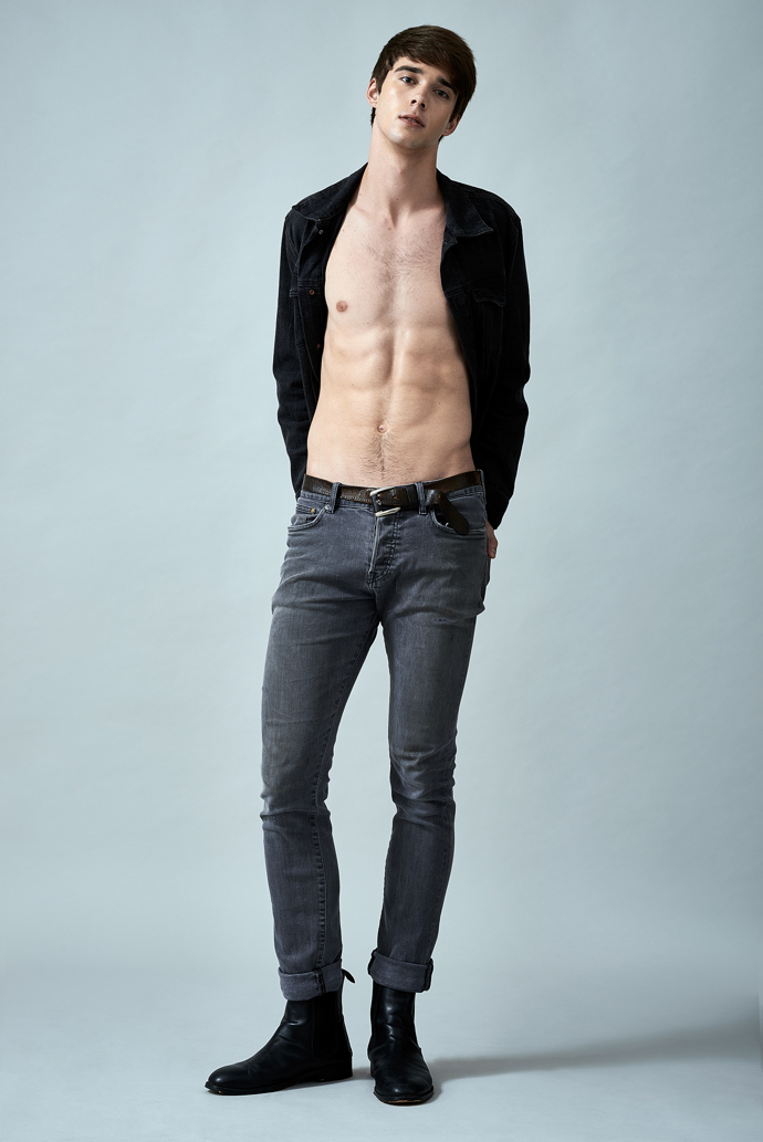 Jako herec hostoval v Divadle v Celetné, hraje v divadle Rock Café pod režisérem Danielem Možnárem a spolupracuje s herečkou Kateřinou Janečkovou.