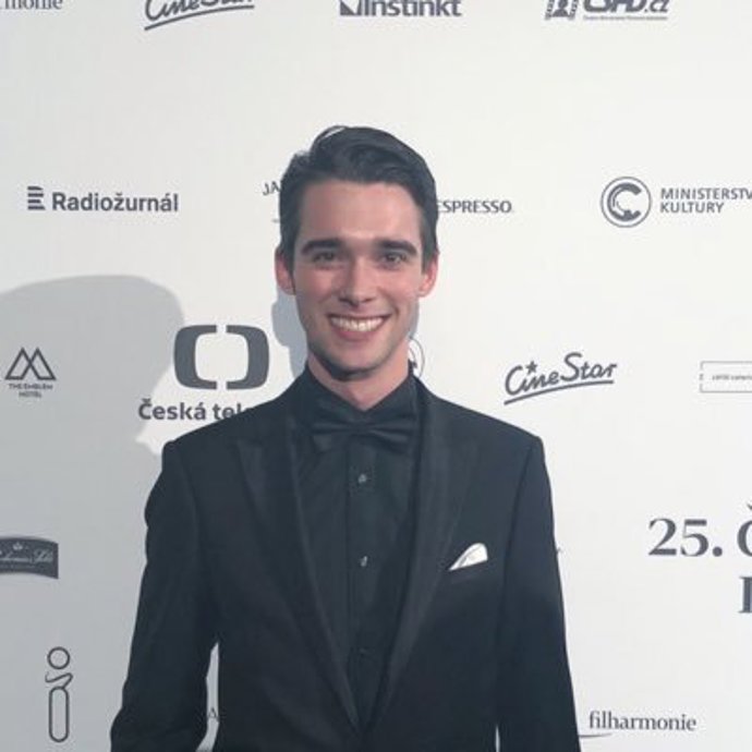 Po maturitě se odstěhoval do Prahy a začal se herectví věnovat naplno.