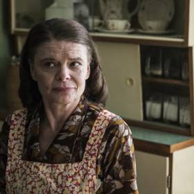 V letech 1990–2000 hrála v Národním divadle a od divadelní sezony 2000/2001 je opět členkou Divadla Na zábradlí.