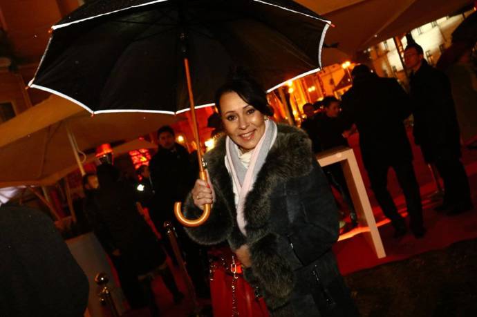 Pochází z muzikantské rodiny. Její matka hrála na violoncello, otec na dechové nástroje a pozoun. Od první třídy navštěvovala lidovou školu umění, kde se naučila vše, co používá v současnosti. Zabývala se také sborovým zpěvem, hrála na klavír. 