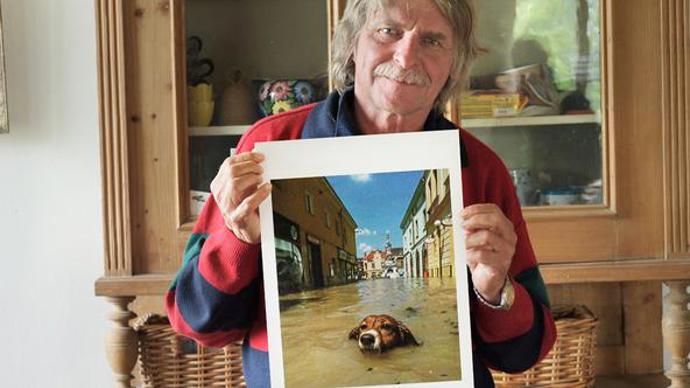 Cyklus krátkých dokumentů zachycuje prostřednictvím 30 fotografií zlomové či významné okamžiky naší doby od 17. listopadu 1989 do konce roku 2018.