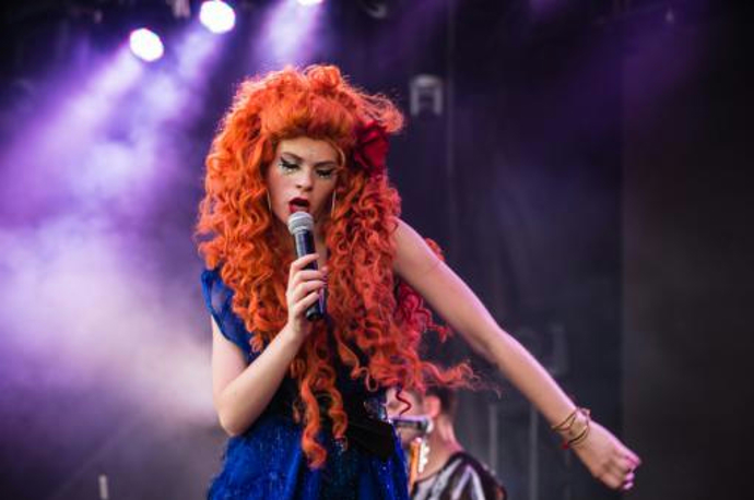 Mydy Rabycad je česká hudební skupina z Prahy vzniklá v roce 2012. Hraje fúzi electroswingu a dalších stylů elektronické hudby, kterou sama nazývá glamtronic.