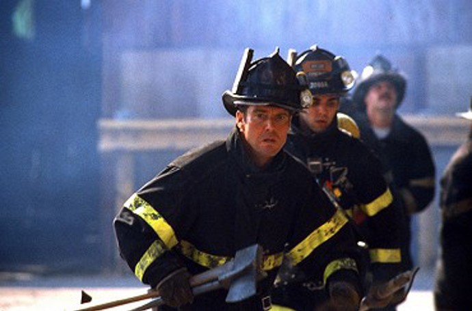 John ke svému úžasu zjišťuje, že díky atmosférické poruše hovoří se svým otcem těsně před tragickým neštěstím.