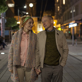 Té to není příliš po chuti, ale je jí už 35 let, je single a má strach, aby jí neujel vlak.