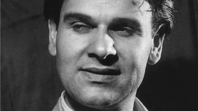 Vítězslav Vejražka (9. května 1915 až 8. června 1973) byl český herec, divadelní režisér, divadelní pedagog a politik. A také spolupracovník StB, který se na požádání vyspal s tím, na koho mu řídící agenti ukázali.