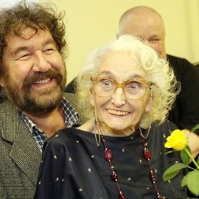 Poprvé se objevila ve filmu v roce 2003, kdy režisér Zdeněk Troška vyhlásil konkurzy na různé role do svého filmu Kameňák.