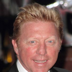 Boris Becker je bývalý profesionální německý tenista, olympijský vítěz ve čtyřhře z LOH 1992 v Barceloně a trojnásobný šampion ve dvouhře na nejslavnějším turnaji světa ve Wimbledonu, na kterém se stal v roce 1985 nejmladším vítězem v jeho historii.