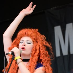 Mydy Rabycad je česká hudební skupina z Prahy vzniklá v roce 2012. Hraje fúzi electroswingu a dalších stylů elektronické hudby, kterou sama nazývá glamtronic.