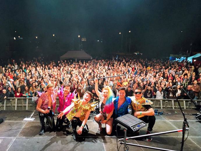 Mydy Rabycad je česká hudební skupina z Prahy vzniklá v roce 2012. Hraje fúzi electroswingu a dalších stylů elektronické hudby, kterou sama nazývá glamtronic.