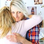 Maruška má sklon k dělání trapasů a z každého chlapa, kterého sbalí, se nakonec vyklube kretén.