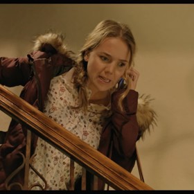 Kanadská komedie, plná nečekaných zvratů a zápletek s Lucií Vondráčkovou v hlavní roli.