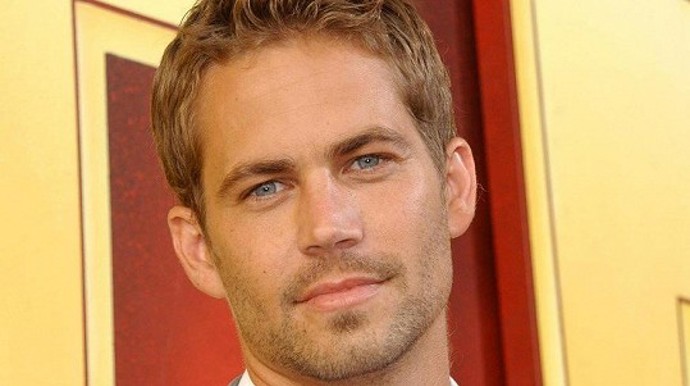 Dne 30. listopadu 2013 v odpoledních hodinách Walker a jeho známý Roger Rodas opustili akci pořádanou Walkerovou charitou Reach Out Worldwide (na pomoc obětem tajfunu Haiyan). Krátce poté Rodas ztratil kontrolu nad svým vozem Porsche Carrera GT červené barvy a narazil do stromu ve městě Valencia, Santa Clarita v Kalifornii. Místní policie ihned potvrdila dvě oběti nehody a oznámila, že auto již zmiňované Porsche mělo sjeté pneumatiky a kvůli tomu neměl řidič dostatečnou kontrolu nad vozem.