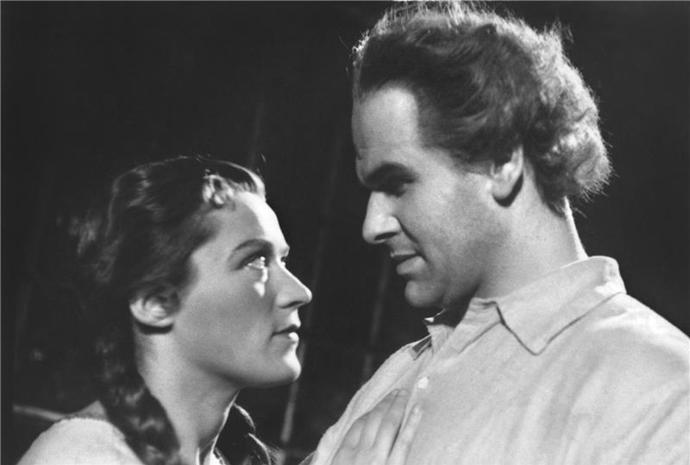 V rolích v Národním divadle (zde s Lubou Skořepová v Lucerně - 1949) byl nezapomenutelný. Na svou slávu a herecké nadání se snažil nalákat ženy, které měl kompromitovat.