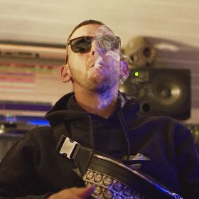 Hugo Toxxx je český rapper, bývalý člen labelu Bigg Boss a zakladatel labelu Hypno 808.