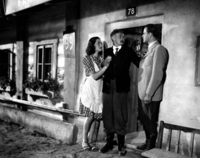 Ve filmu Ryba na suchu (1942) se objevil vedle Vlasty Buriana. Tenkrát ještě nikdo netušil, na jakou dráhu se o sedm let později vydá.