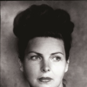 Náruživě se věnovala své soukromé vášni: olejové malbě. Na rozdíl od svých synů, kteří obrazy jen sbírali.