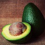 Přestože si mnoho lidí, že avokádo je zelenina, ve skutečnosti jde o ovoce. Konkrétně pak o plod hruškovce přelahodného. Zralý plod je zvenku tmavozelené až černé barvy, uvnitř měkký a světle žlutý. 