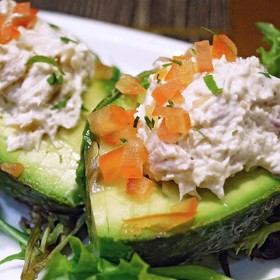 Dužina avokáda se velmi snadno roztírá. Je velmi zdravá. Obsahuje jen mizivé množství cukru, zato na ovoce nezvyklé množství tuku (složení mastných kyselin se podobá olivovému oleji).