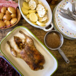 V Babiččině zahradě sáhli po klasice a dobře udělali. Jejich husa s křupavou kůrčičkou, variace knedlíků a červené zelí vás dostanou.