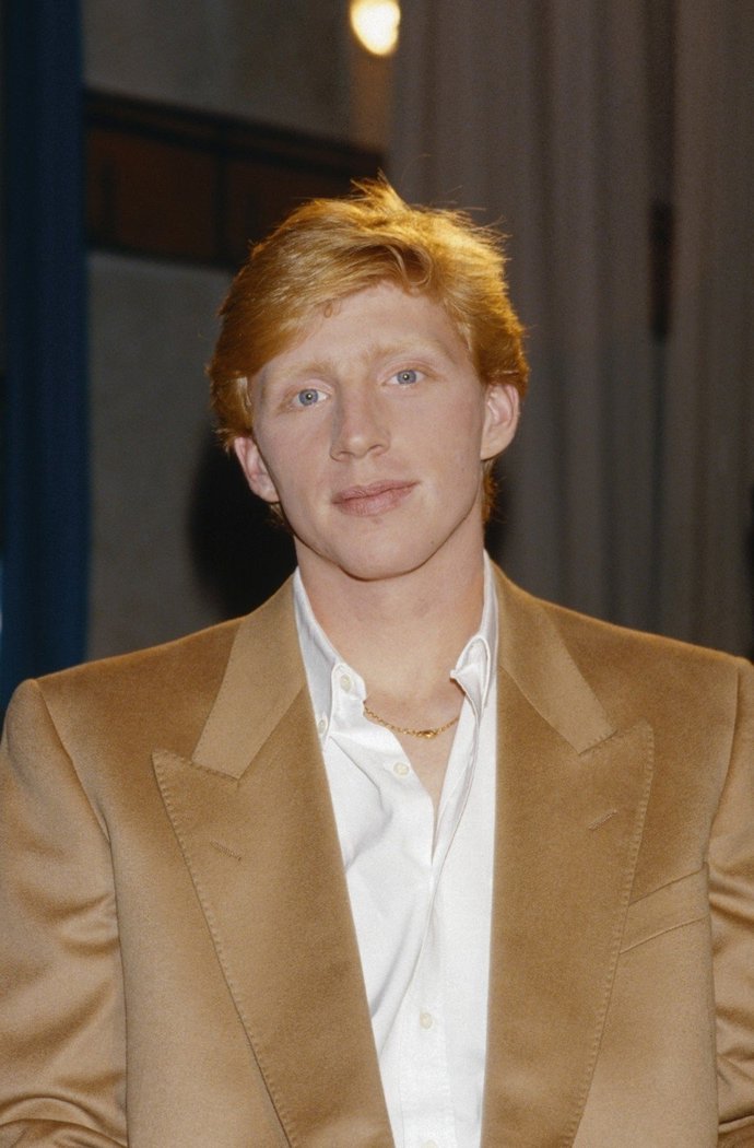 Boris Becker je bývalý profesionální německý tenista, olympijský vítěz ve čtyřhře z LOH 1992 v Barceloně a trojnásobný šampion ve dvouhře na nejslavnějším turnaji světa ve Wimbledonu, na kterém se stal v roce 1985 nejmladším vítězem v jeho historii.