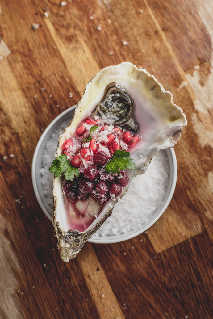 Ústřice zvýrazní řepa s granátovým jablkem a čerstvě strouhaný křen.