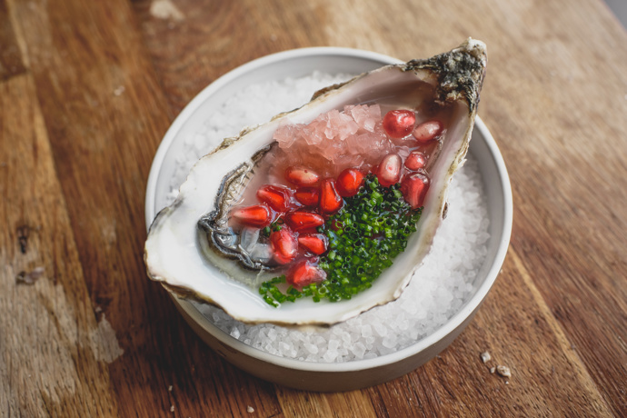 Ústřice zvýrazní řepa s granátovým jablkem a čerstvě strouhaný křen.