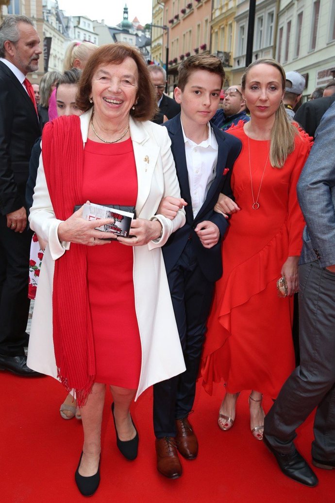 Livia Klausová, rodným jménem Mištinová, je česká ekonomka a v letech 2003–2013 byla první dámou České republiky.