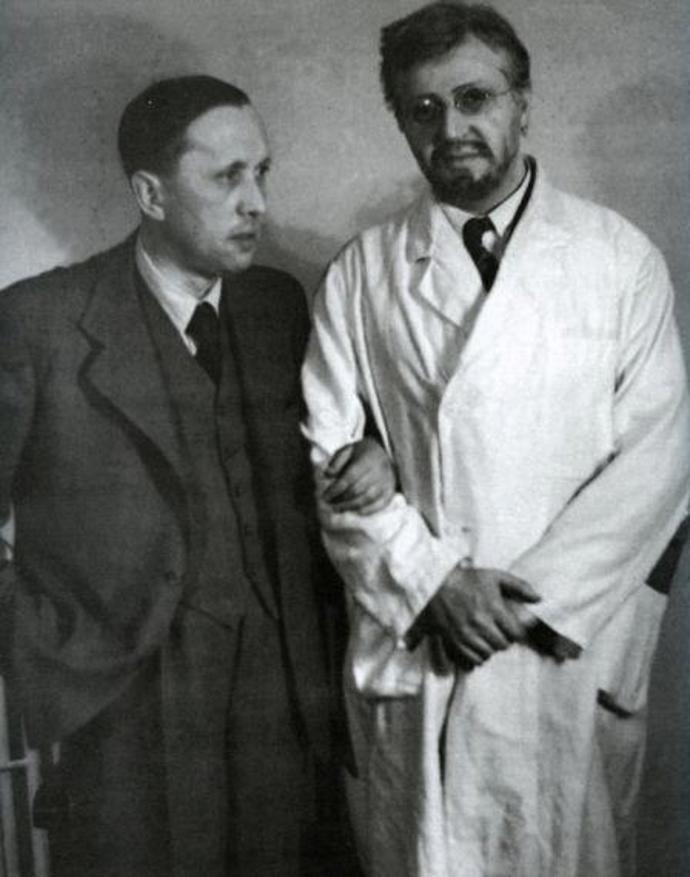 Svou hereckou dráhu zahájil Hugo Haas krátce po vzniku Československé republiky v Brně. Jeho profesorem na brněnské konzervatoři byl mimo jiné význačný hudební skladatel Leoš Janáček. V Praze pak absolvoval krátké angažmá v divadle "Komedie", a byl členem "Městského divadla" na Vinohradech.