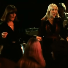 Dcera odsunutého německého vojáka Alfreda Haaseho a Norky Synni Lyngstadové.