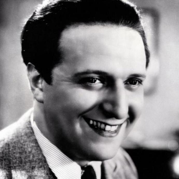 V roce 1930 mu nabídl K. H. Hilar angažmá v ND. Po příchodu na první divadelní scénu byl obsazován do náročnějších rolí, a ve velké konkurenci mu bylo umožněno rozvinout jeho pověstný komický talent.