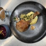 Teplické Lagarto sáhlo po klasice. Konfitované husí stehno s pyré a zelím stojí za vyzkoušení.