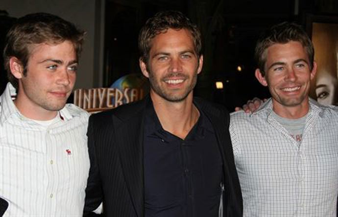 Vyrostl v San Fernando Valley v blízkosti Los Angeles. Byl vychován ve víře Církve Ježíše Krista Svatých posledních dnů. Vystudoval křesťanskou střední školu a poté studoval podmořskou biologii.