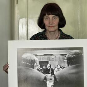 Cyklus krátkých dokumentů zachycuje prostřednictvím 30 fotografií zlomové či významné okamžiky naší doby od 17. listopadu 1989 do konce roku 2018.