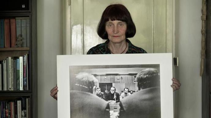 Cyklus krátkých dokumentů zachycuje prostřednictvím 30 fotografií zlomové či významné okamžiky naší doby od 17. listopadu 1989 do konce roku 2018.