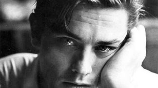 Alain Fabien Maurice Marcel Delon je francouzský divadelní a filmový herec, oceněný Césarem. Již ve věku 23 let se stal filmovou hvězdou velikosti Gérarda Philipa nebo Jeana Maraise. Byl dokonce nazýván Brigitte Bardotovou v mužském provedení. 