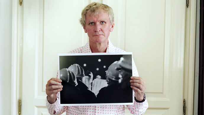 Cyklus krátkých dokumentů zachycuje prostřednictvím 30 fotografií zlomové či významné okamžiky naší doby od 17. listopadu 1989 do konce roku 2018.