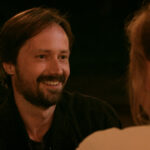 Hlavní hrdinkou je moderátorka populárního kutilského televizního pořadu Maruška, která svět vidí střízlivýma očima. 