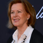 Po matčině smrti ji vychovávala babička, se kterou se odstěhovala do Švédska. 