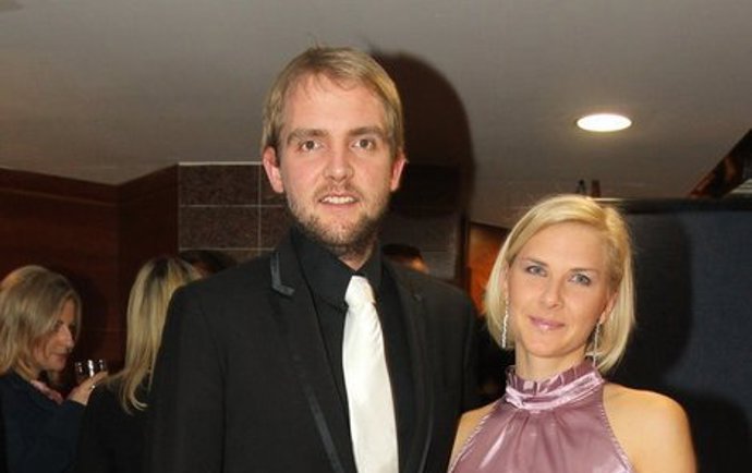 V roce 2009 se oženil s právničkou Janou Hlaváčkovou (sestrou tenistky Andrey Hlaváčkové). Rozvedli se v červnu 2013.