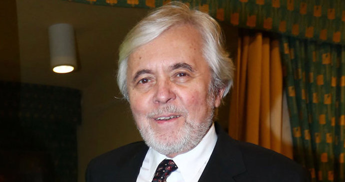 Potom následovaly postavy nastávajícího otce ve filmu Křik (1963) a spisovatele Haška, kterou si zahrál ve filmu Velká cesta (1963). Ve filmu Člověk proti zkáze (1989) hrál hlavní roli - spisovatele Karla Čapka. 