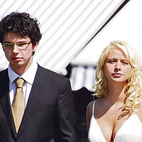 Jan Šťastný se narodil ve Zlíně v roce 1965. Studoval pražské DAMU a od roku 1988 do roku 1992 působil v Národním divadle (např. ve hrách Orgon a Katynka z Heilbronnu).