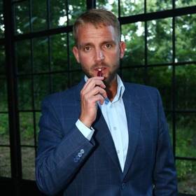 V letech 1995–1999 studoval na Akademickém gymnáziu v Praze 1. V letech 2000–2004 studoval katedru produkce na pražské DAMU.