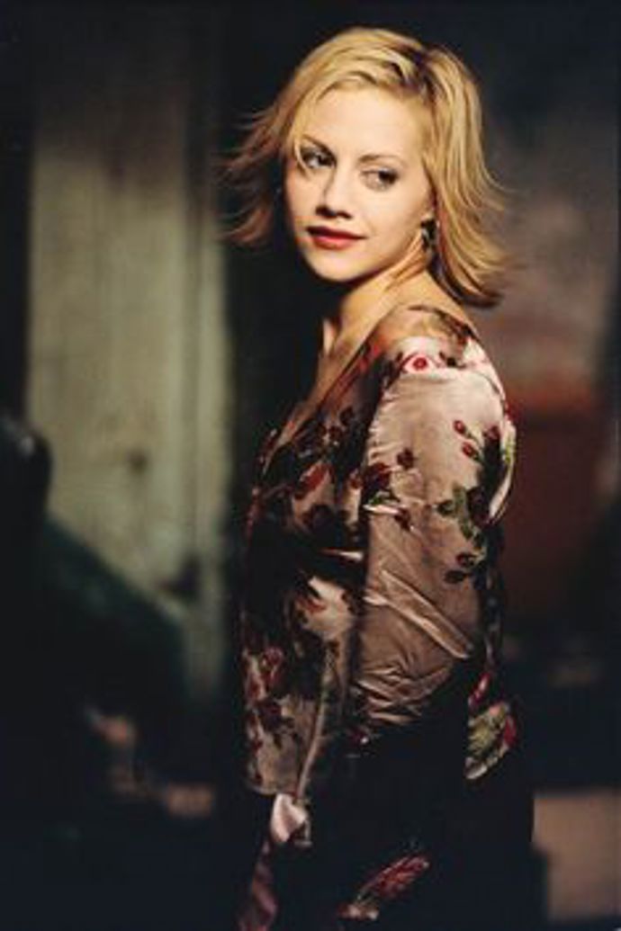 Na konci roku 2002 započala vztah s hercem Ashtonem Kutcherem, se kterým hrála ve filmu Líbánky. V prosinci 2005 se zasnoubila s asistentem produkce Joem Macalusem, kterého potkala při práci na snímku Malá černá skříňka. V srpnu 2006 se však pár rozešel.