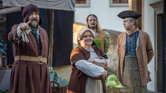 Výpravná koprodukční pohádka Naďi Jurkemikové a v režii Kristíny Herczegové nás zavede do krásné přírody na Slovensku a na Moravě.