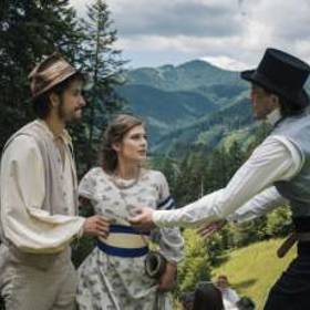 Výpravná koprodukční pohádka Naďi Jurkemikové a v režii Kristíny Herczegové nás zavede do krásné přírody na Slovensku a na Moravě.