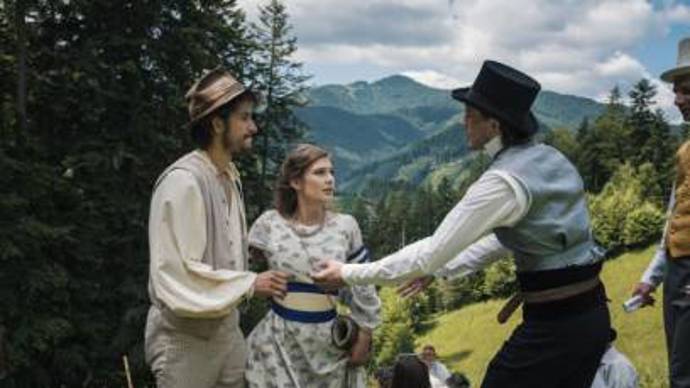 Výpravná koprodukční pohádka Naďi Jurkemikové a v režii Kristíny Herczegové nás zavede do krásné přírody na Slovensku a na Moravě.