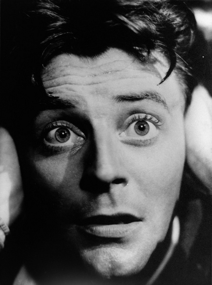 Rodina se přestěhovala do Grasse a založila Parc Palace Hotel. Na konci července složil druhou část maturitní zkoušky (z filozofie) a na podzim se mohl zapsat do právnické instituce v Nice. V r. 1943 se rodina přestěhovala do Paříže. Gérard Philipe v srpnu 1944 při osvobozeneckých bojích pomáhal bránit pařížskou radnici.