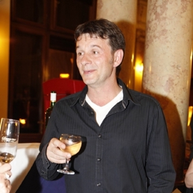 Po odchodu z Národního divadla se stal členem Divadla na Vinohradech, kde se představil mj. jako Marlow ve hře Král Krysa nebo jako Cassio v Othelovi.