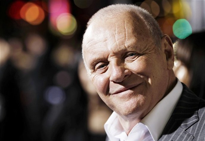 Dnes Anthony Hopkins žije v krásném domě na Pacific Drive v Los Angeles, v zahradním hudebním studiu hraje na klavír a komponuje a ve volném čase si plní sen anonymně projet Spojené státy ve svém autě. Také si vybírá jen takové role, u nichž tuší, že je dokáže zahrát podle své vlastní představy.

